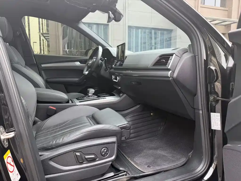 Audi Q5L Sportback 2022 40 TFSI RS Kit Speed Edition