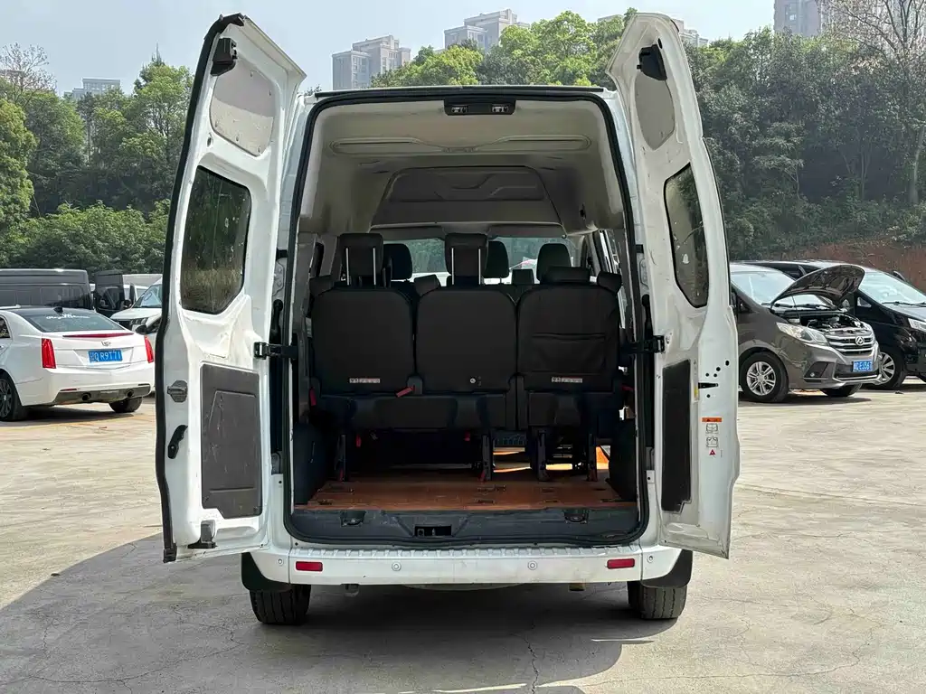 Ford Transit 2019 2.0T Diesel Business Travel Mid-Axis Mid-Roof 9-Seater China VI