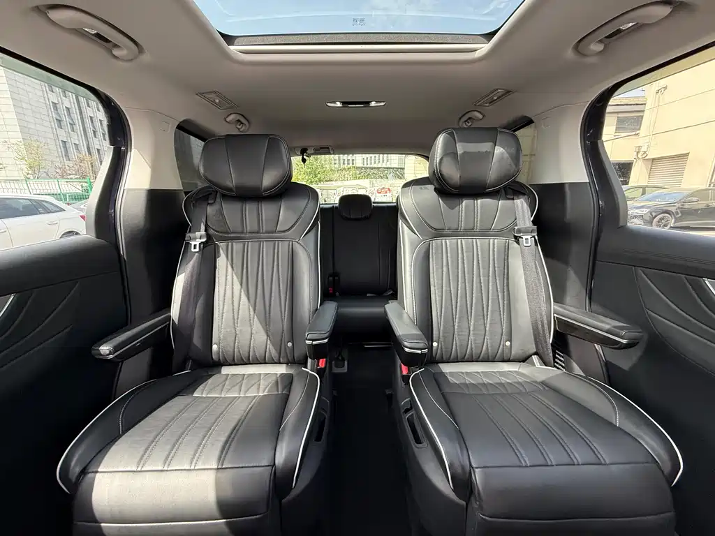 Roewe iMAX8 2023 400TGI Comfort Edition