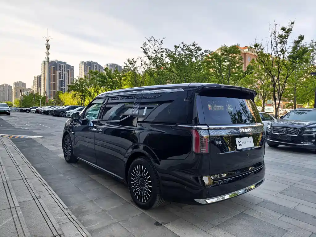 Zeekr 009 2024 7-Seater Aisle Edition AWD 108kWh