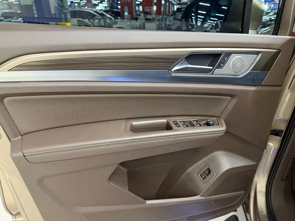 Viloran 2020 330TSI Luxury Edition