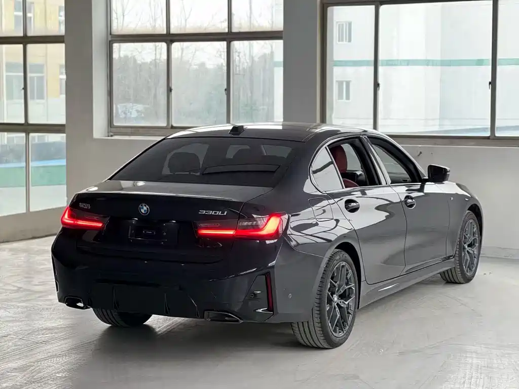 BMW 3 Series 2025 330Li M Sport Night Edition