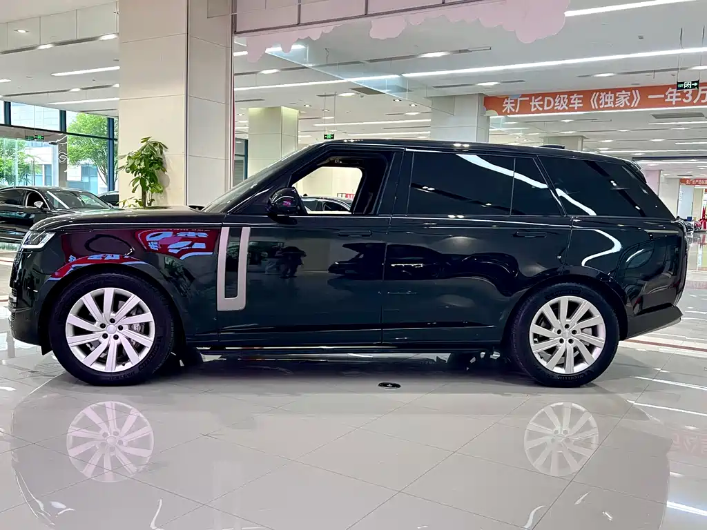 Range Rover 2025 3.0 L6 400PS Autobiography LWB