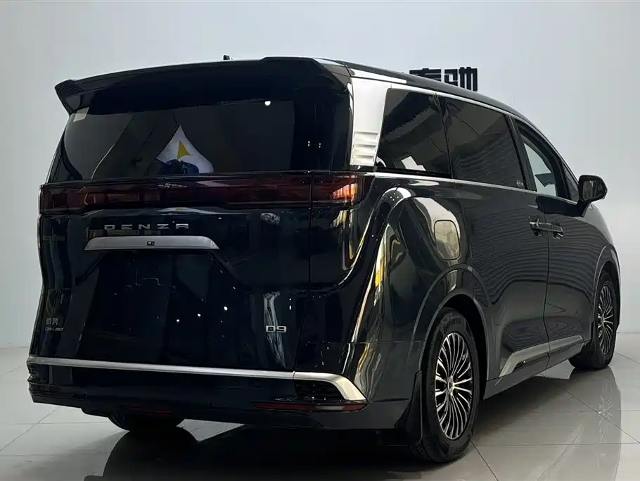 Denza D9 2022 DM-i 970 AWD Premium