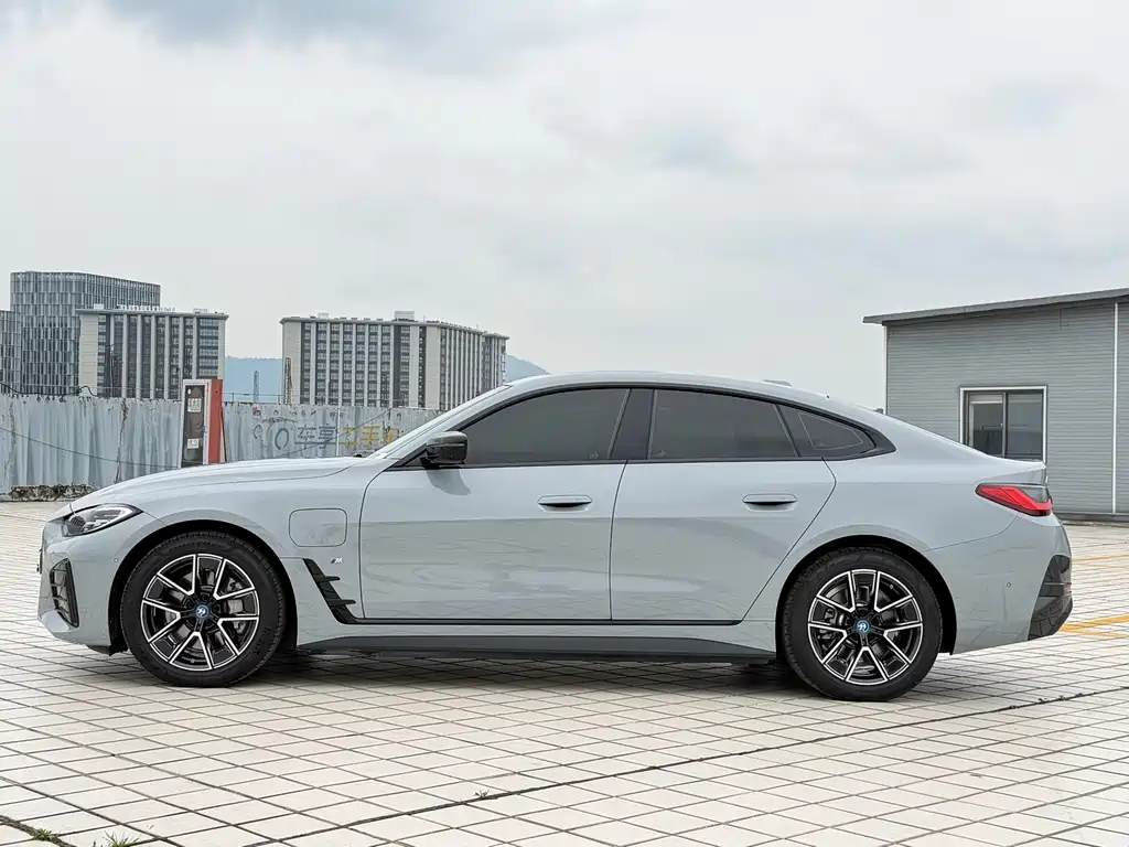 BMW i4 2023 eDrive40