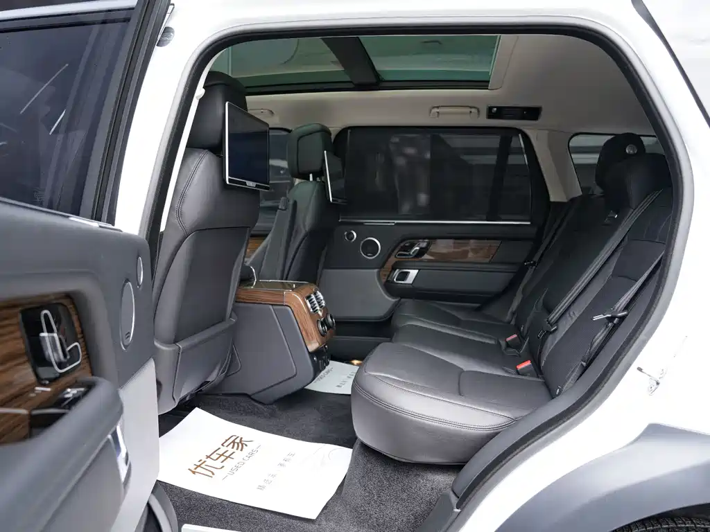 Range Rover 2021 3.0 L6 Heritage Extended Classic Edition