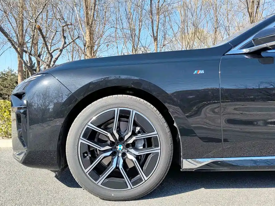 BMW 7 Series 2023 735Li M Sport Package