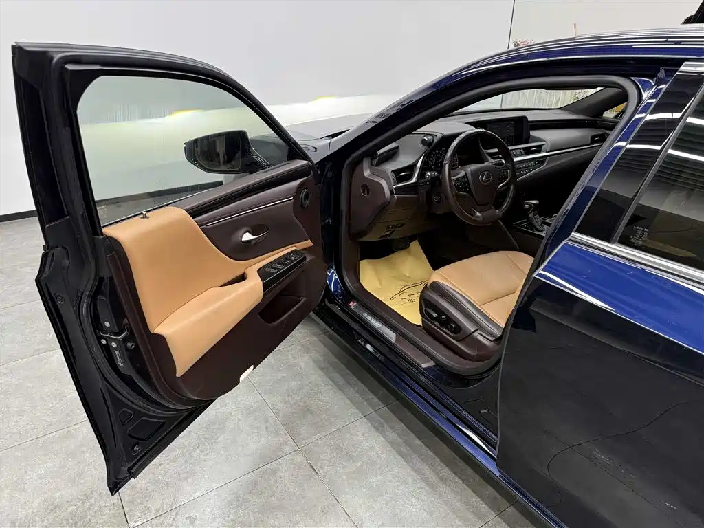 Lexus ES 2020 200 Excellence Edition