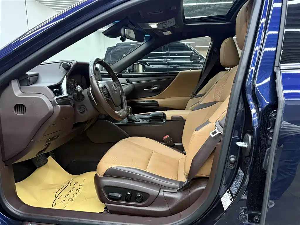 Lexus ES 2020 200 Excellence Edition