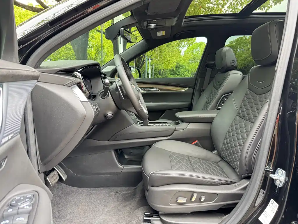 2025 Cadillac XT6 2.0T AWD 6-Seater Platinum Executive Black Label Edition