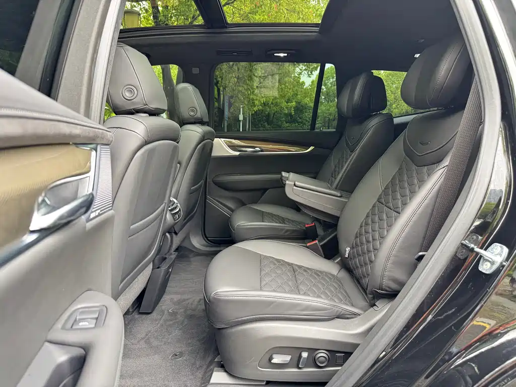 2025 Cadillac XT6 2.0T AWD 6-Seater Platinum Executive Black Label Edition