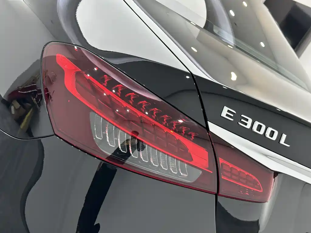 Mercedes-Benz E-Class 2023 E 300 L Fashion