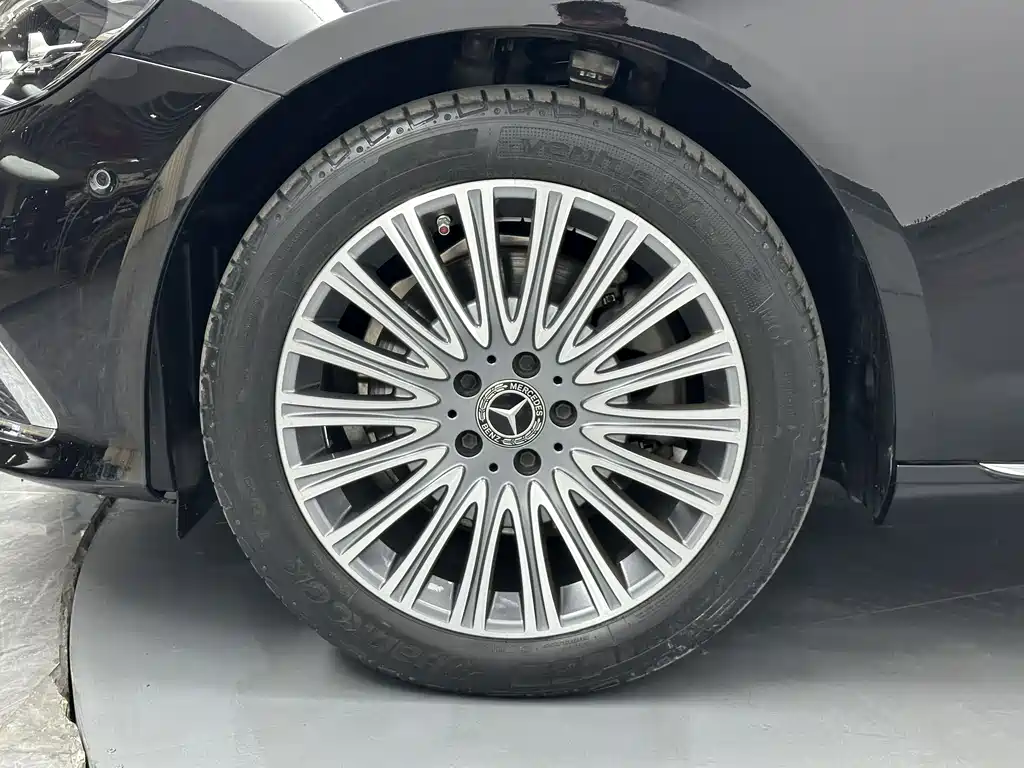 Mercedes-Benz E-Class 2023 E 300 L Fashion