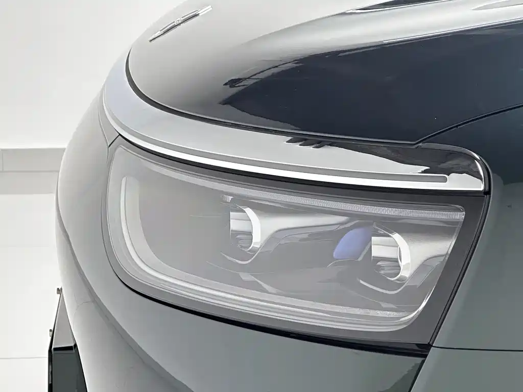 AITO M8 2025 EREV Max+ 53.4kWh 6-Seater with 192-Line LiDAR