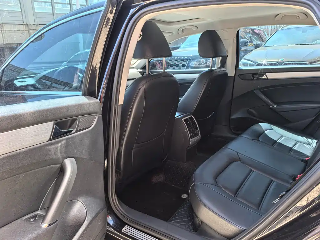 Volkswagen Passat 2015 1.8TSI DSG Zunjong Edition