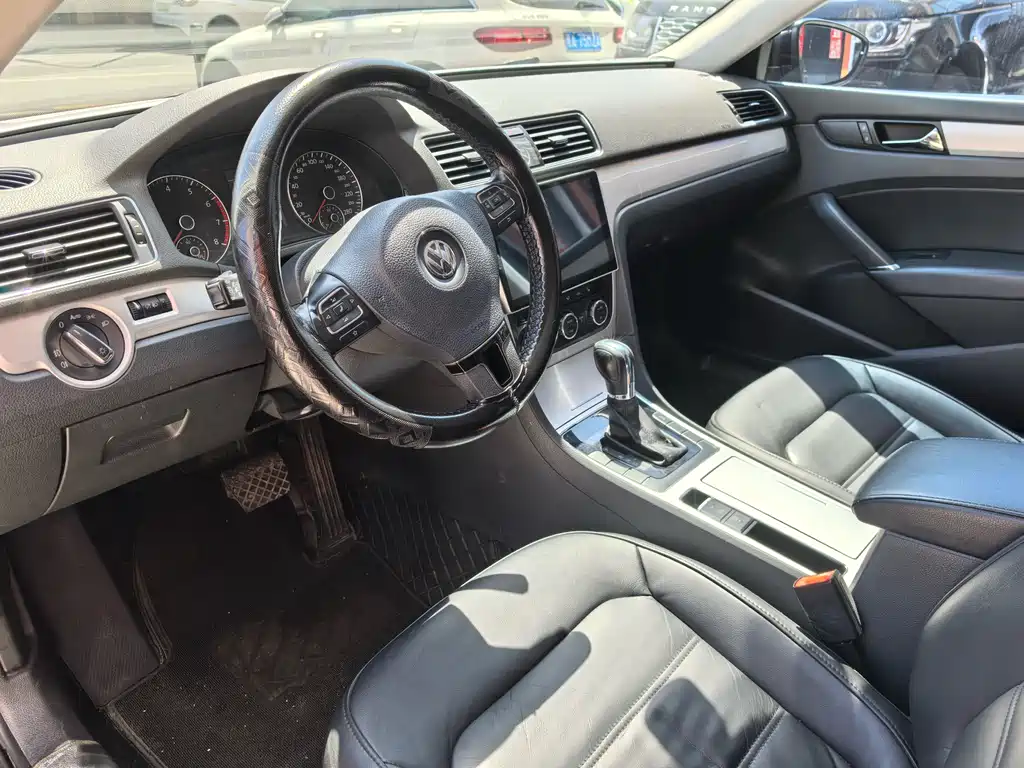 Volkswagen Passat 2015 1.8TSI DSG Zunjong Edition
