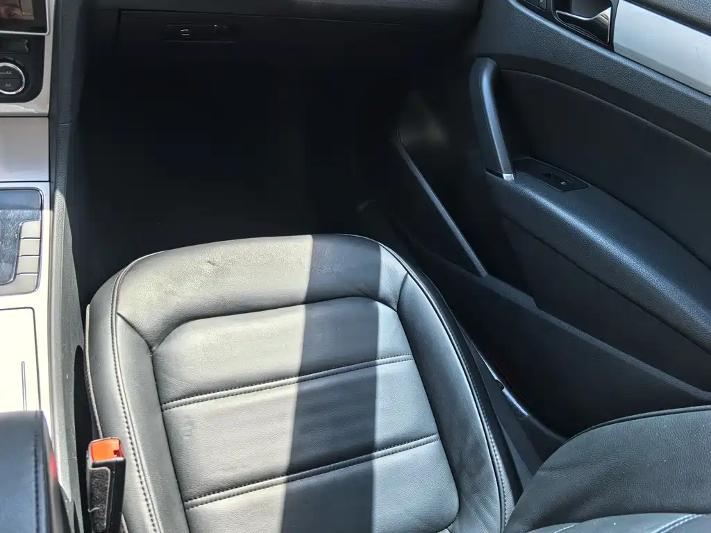 Volkswagen Passat 2015 1.8TSI DSG Zunjong Edition