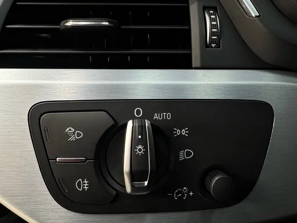 Audi A4L 2020 40 TFSI Fashion Dynamic Edition