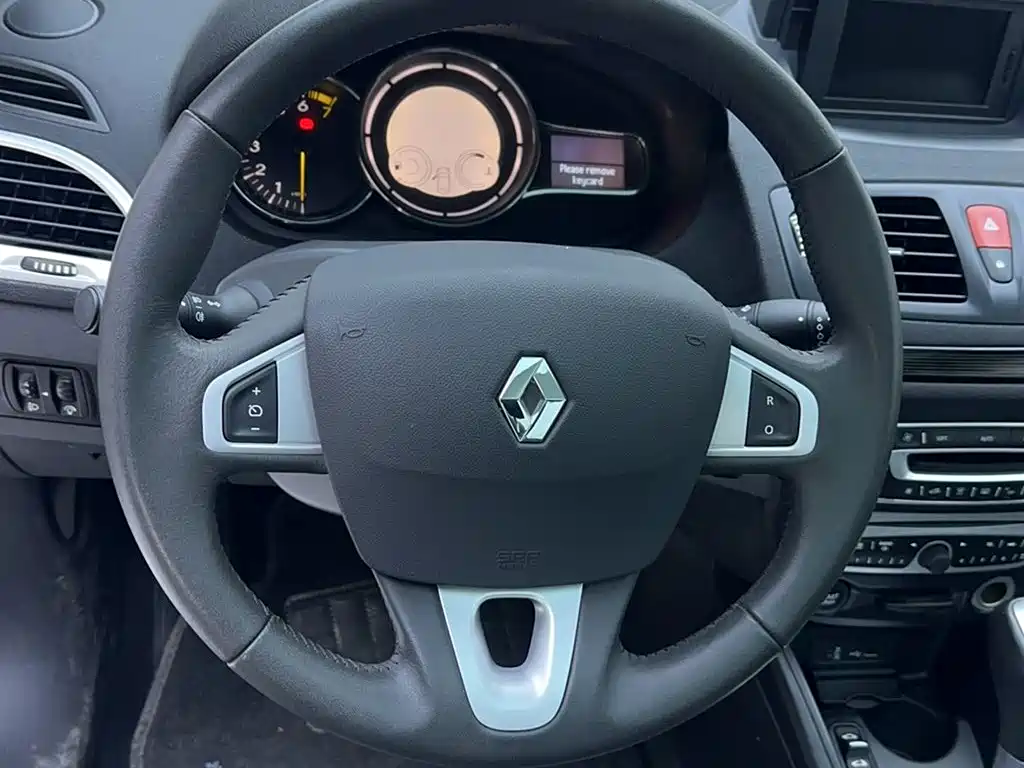 Renault Megane 2011 CC 2.0 Fashion Navigation Edition