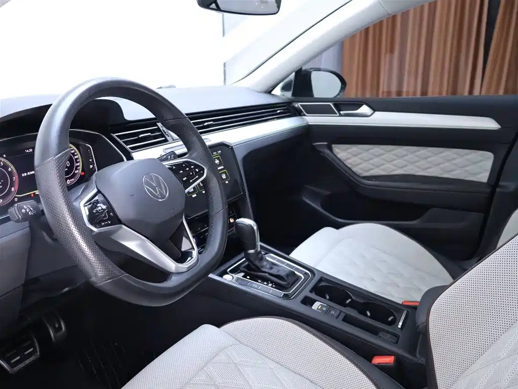 Magotan 2023 2 Million Edition 330TSI DSG Luxury