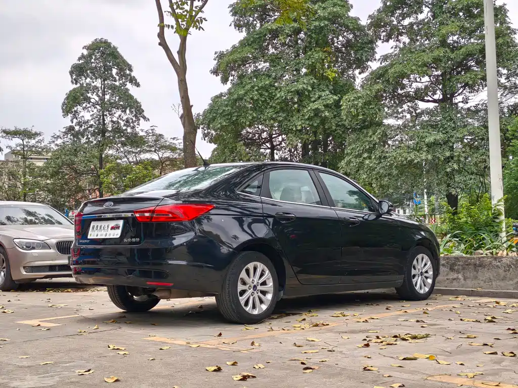 Ford Escort 2015 1.5L Automatic Fashion Edition