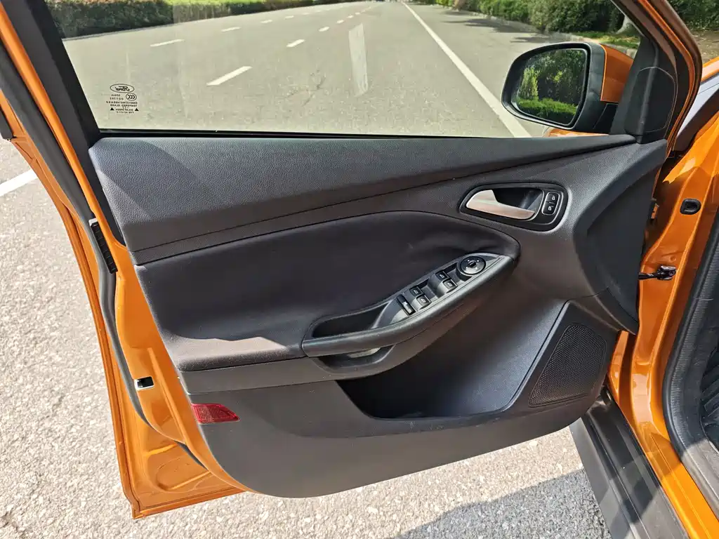 Ford Focus 2017 Hatchback 1.6L Automatic Comfort Zhixing Edition
