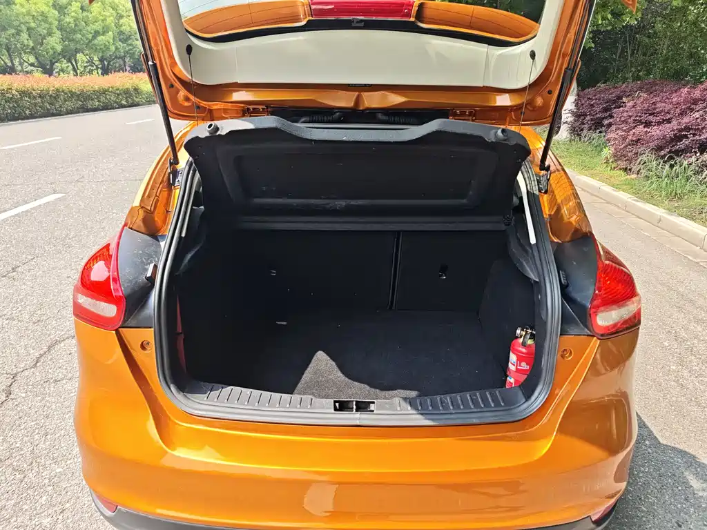 Ford Focus 2017 Hatchback 1.6L Automatic Comfort Zhixing Edition