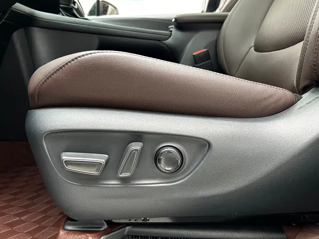 Toyota Sienna 2024 2.5L Hybrid Platinum Edition