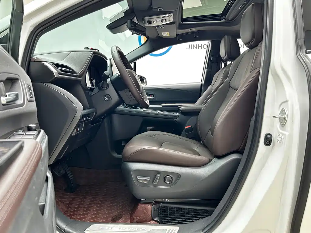 Toyota Sienna 2024 2.5L Hybrid Platinum Edition