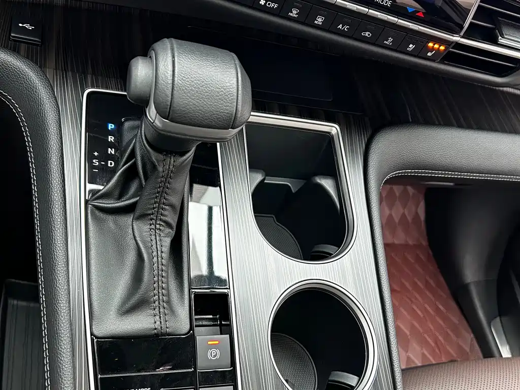 Toyota Sienna 2024 2.5L Hybrid Platinum Edition