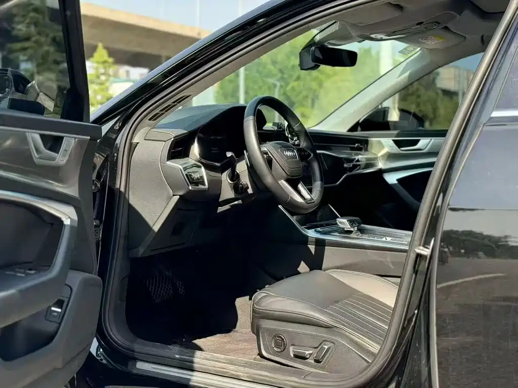 Audi A6L 2023 40 TFSI Luxury Elegant
