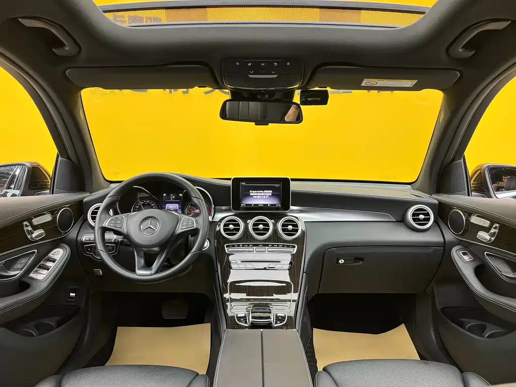 Mercedes-Benz GLC 260 4MATIC Luxury (2019)
