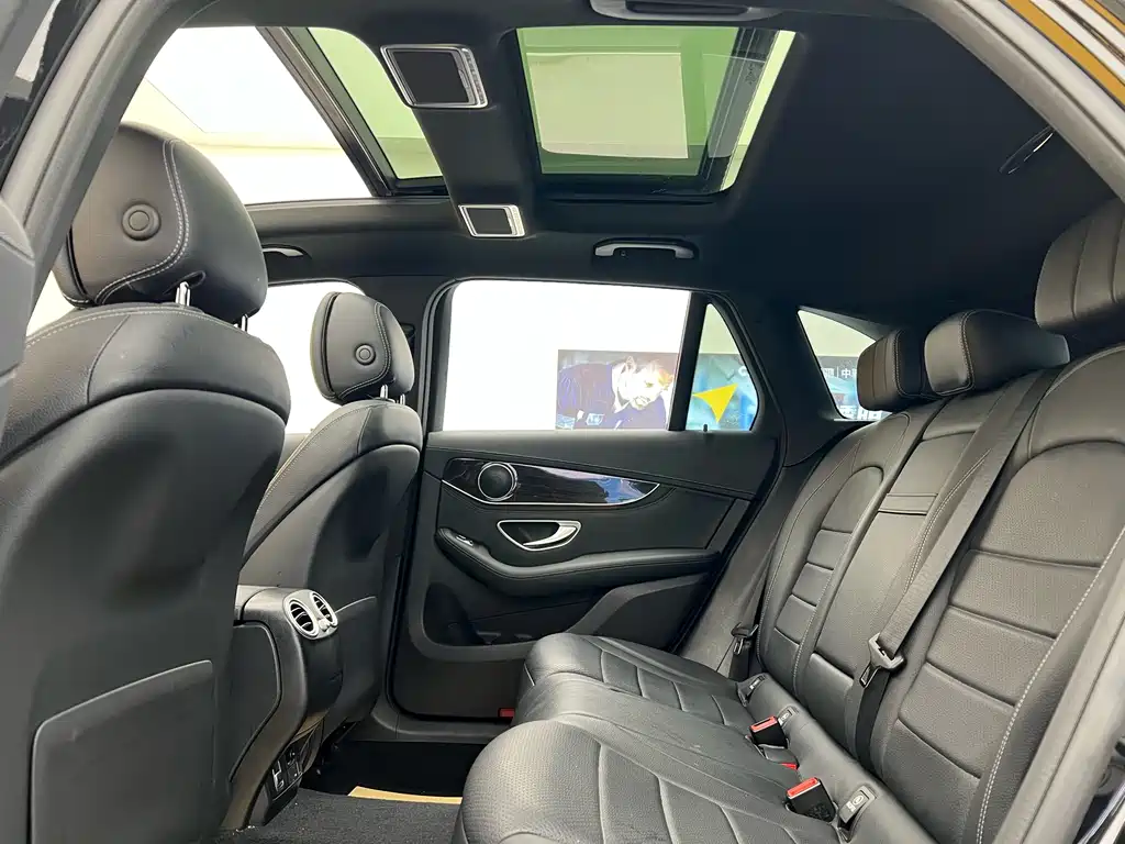 Mercedes-Benz GLC 260 4MATIC Luxury (2019)