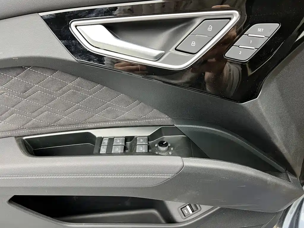 Audi Q4 e-tron 2024 50 e-tron quattro Creation Edition Black Optic Package