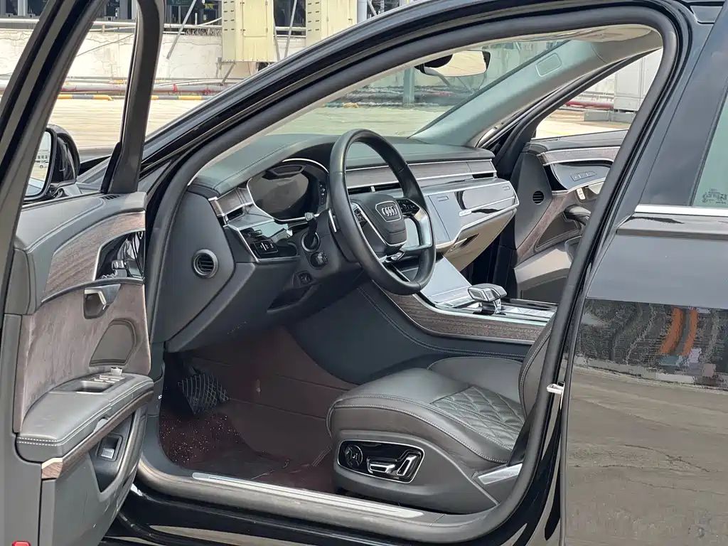 Audi A8L 2023 55 TFSI quattro Flagship