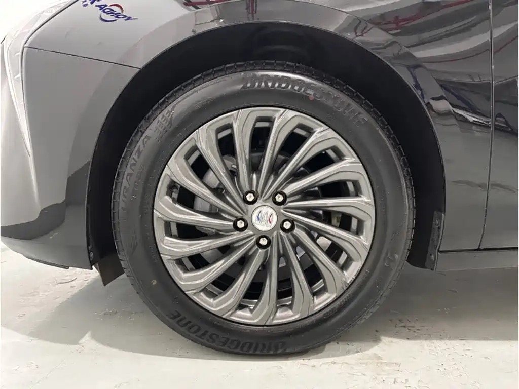 Buick LaCrosse 2025 28T Platinum Edition