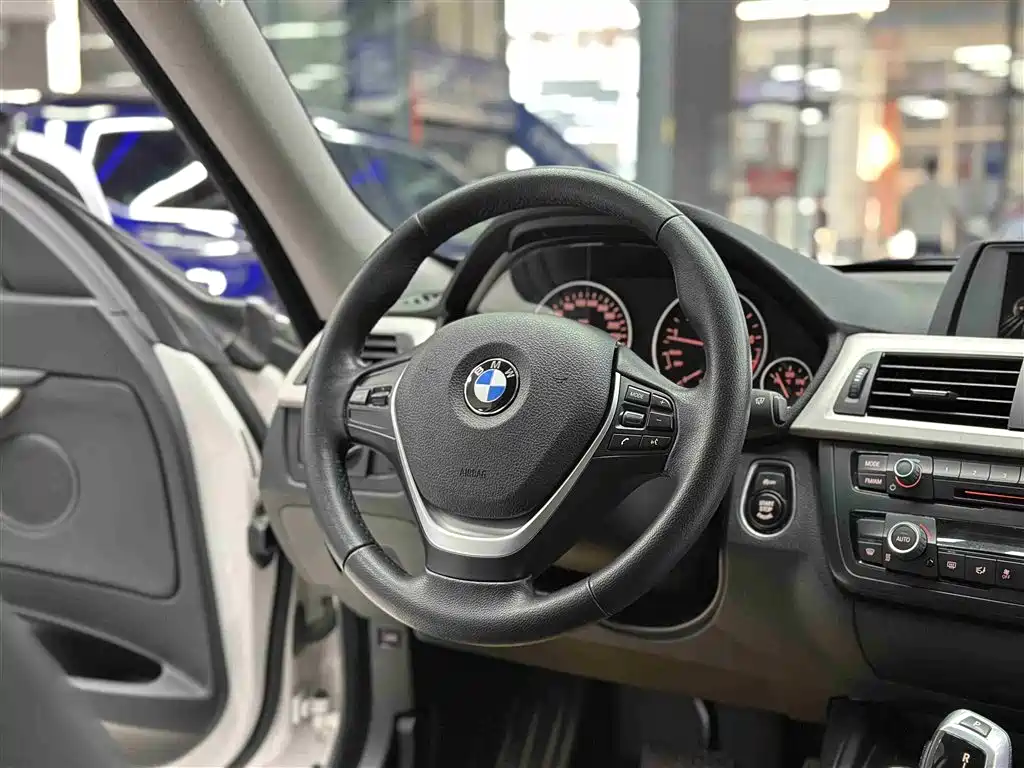 BMW 3 Series GT 2016 320i Fashion Edition