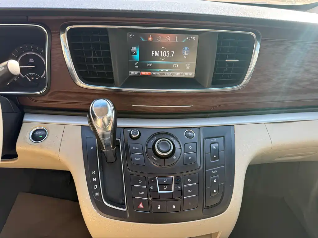 Buick GL8 2017 25S Luxury China V