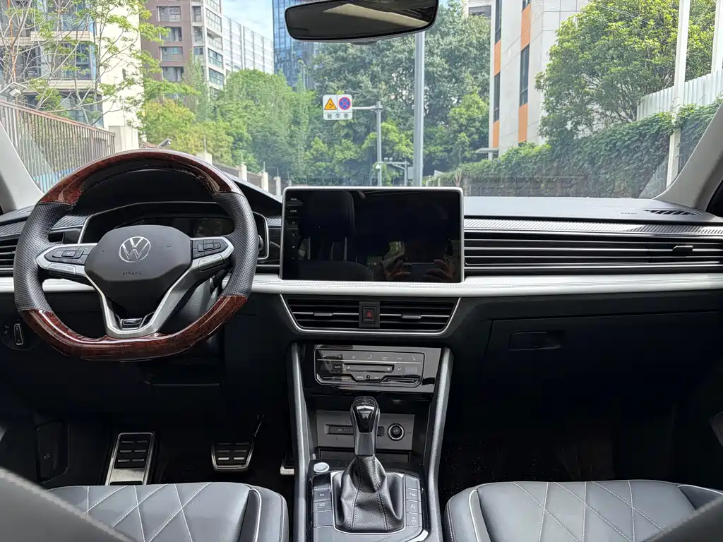 Volkswagen Tiguan L 2024