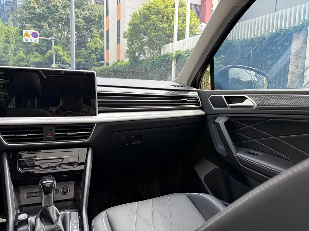 Volkswagen Tiguan L 2024
