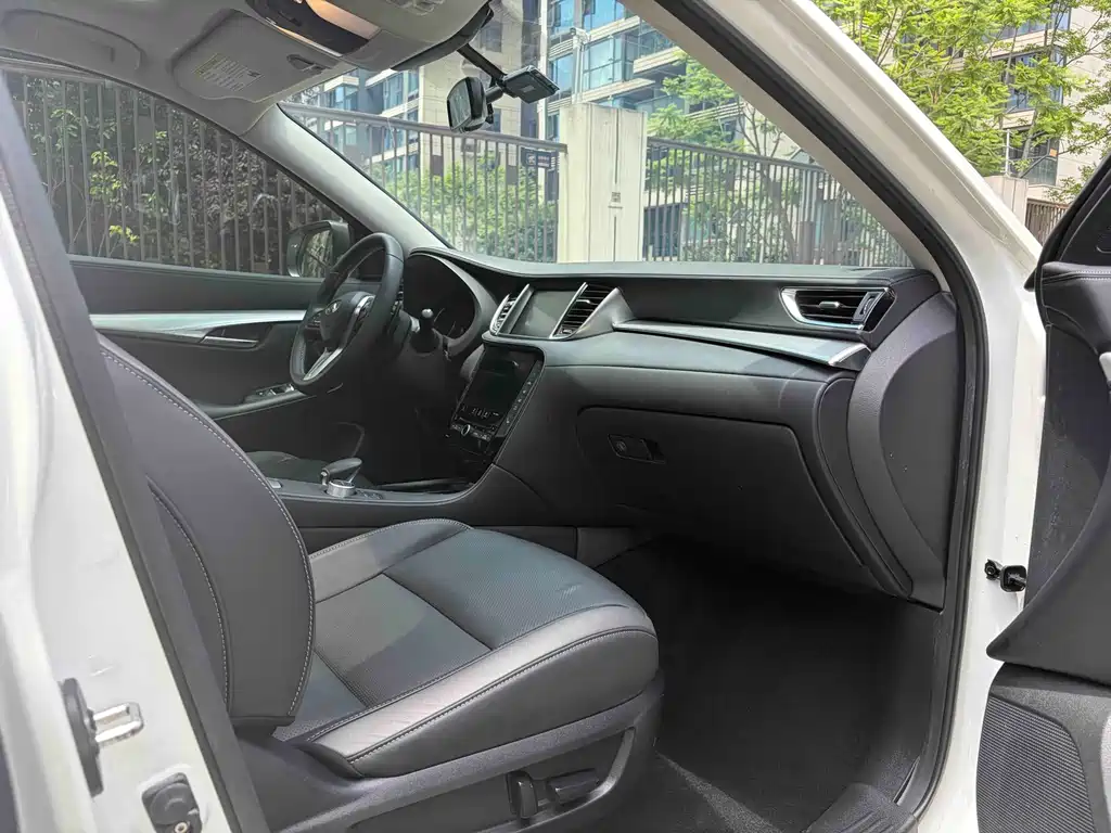 Infiniti QX50 2018 2.0T FWD Fashion Edition