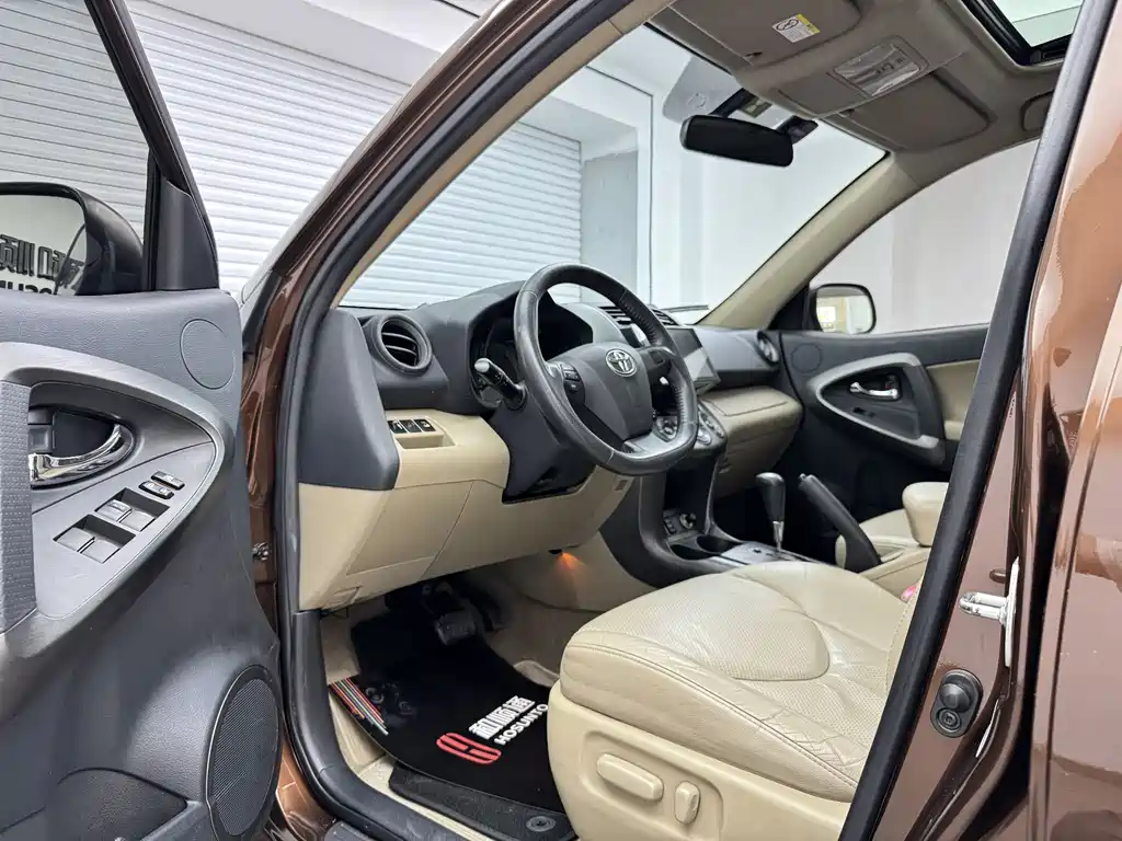2011 RAV4 2.0L Automatic Luxury Edition