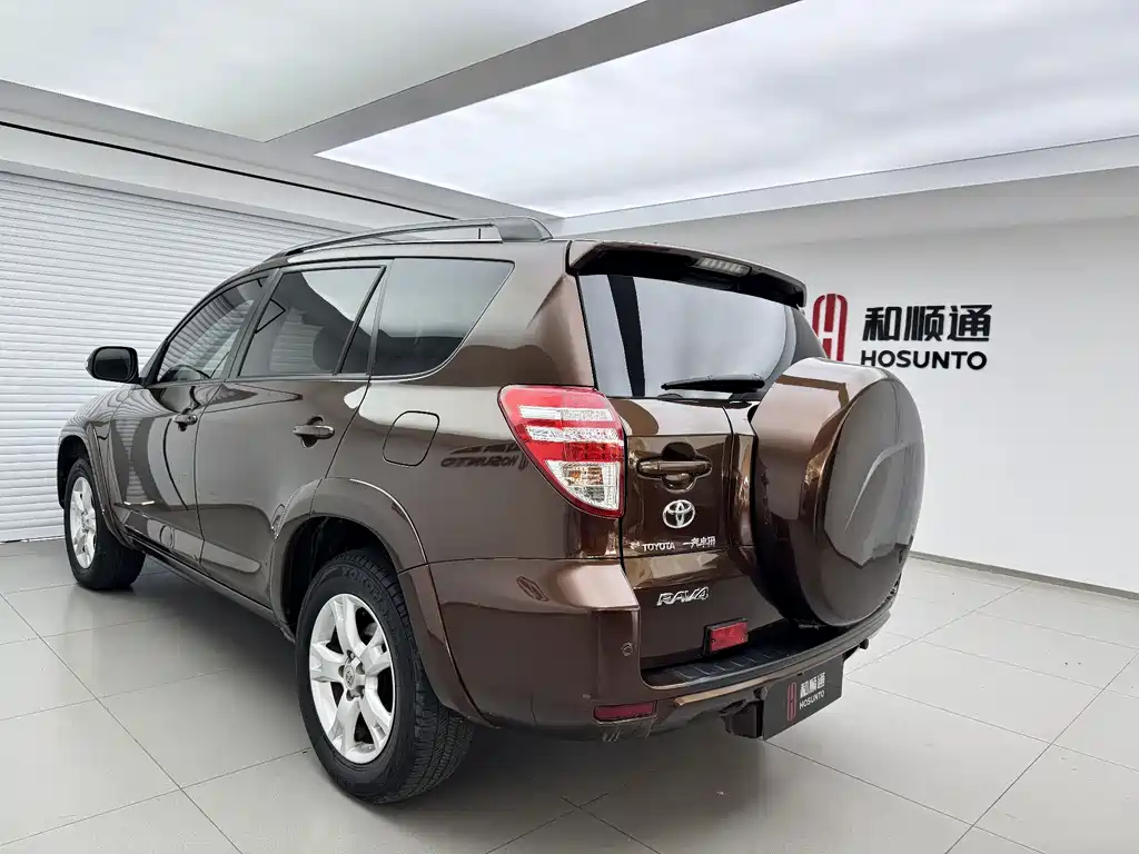 2011 RAV4 2.0L Automatic Luxury Edition