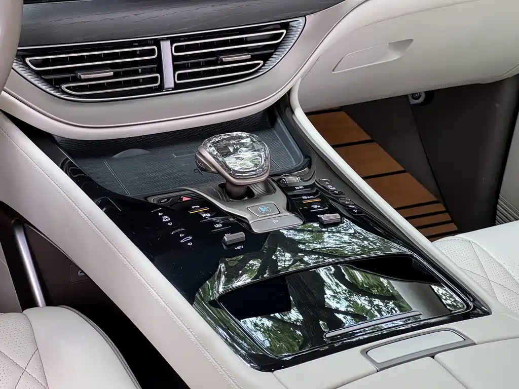 Denza D9 2022 DM-i 970 AWD Flagship
