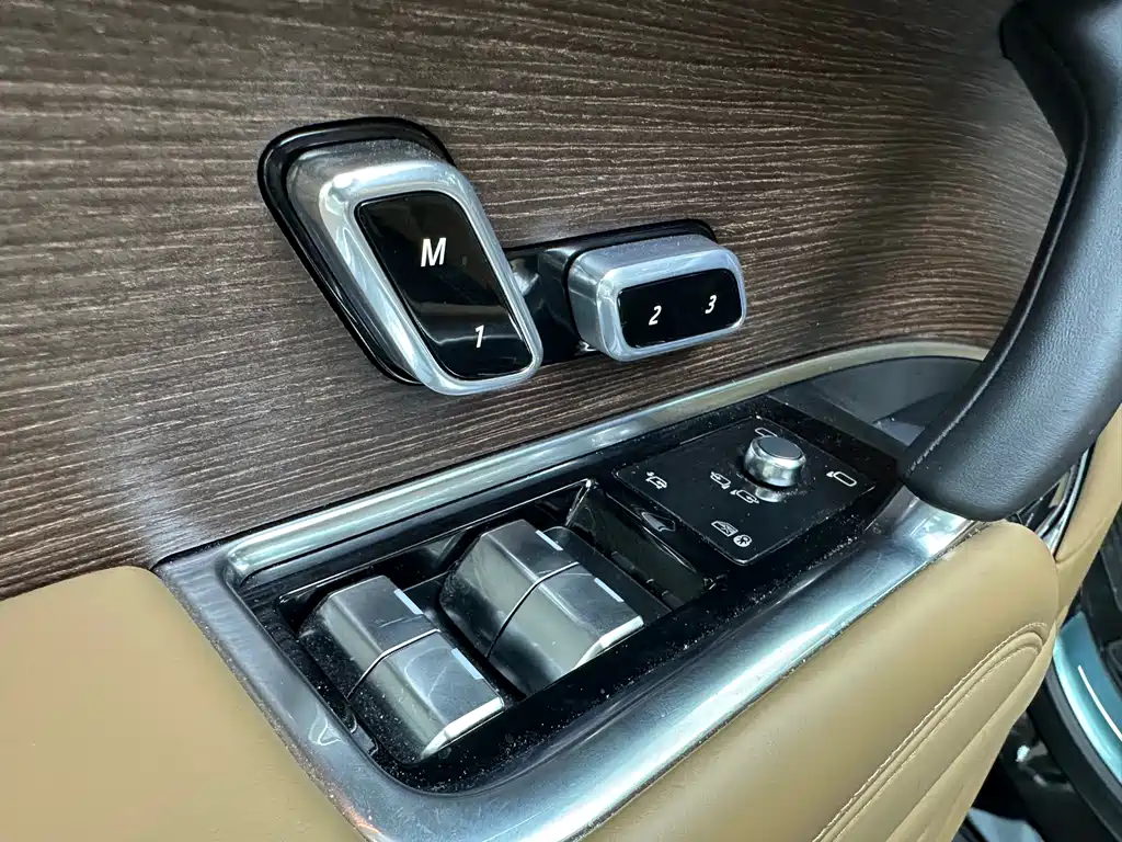Range Rover 2025 3.0 L6 400PS Autobiography LWB