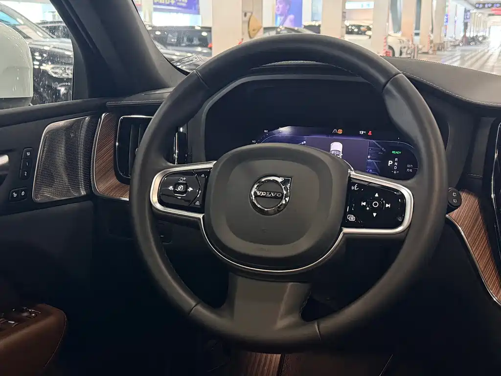 Volvo XC60 Plug-in Hybrid 2025 Long Range AWD Inscription