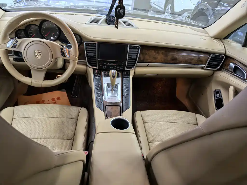 Porsche Panamera 2010 Panamera 4 3.6L