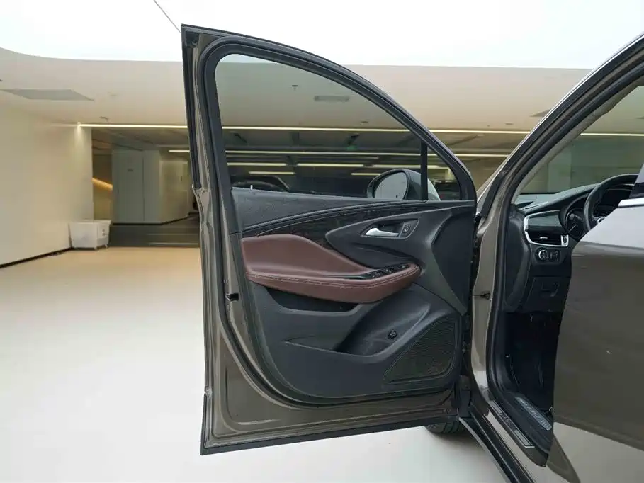 Avenir Plus 2016 28T 4WD Luxury Edition