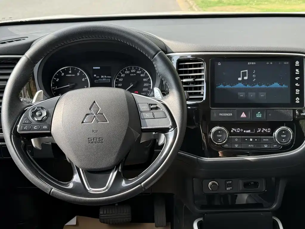 Mitsubishi Outlander 2020 2.4L AWD Zhixiang Edition 7-Seater