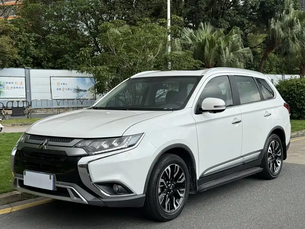 Mitsubishi Outlander 2020 2.4L AWD Zhixiang Edition 7-Seater
